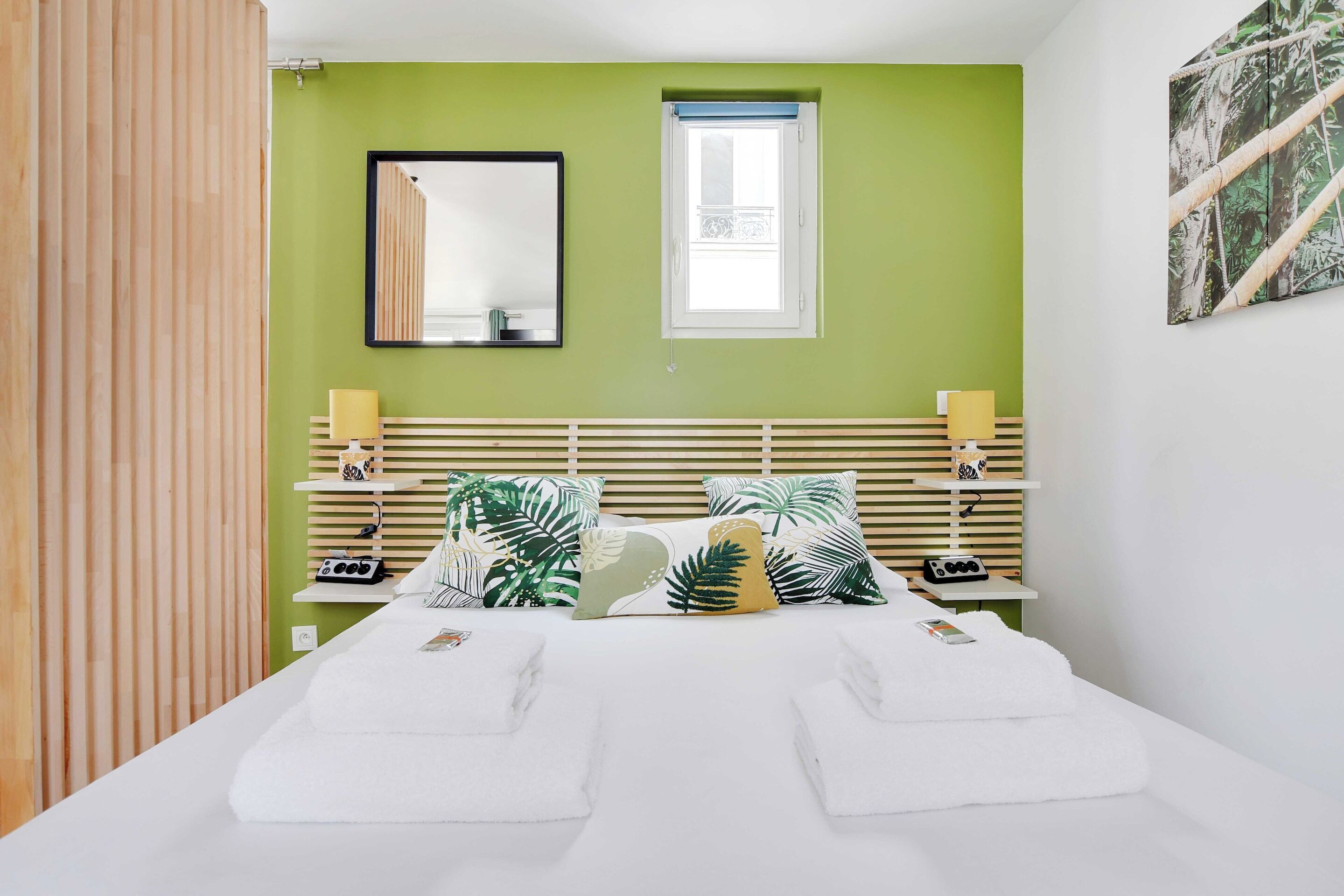 Departamento | 1 habitación y tabla de planchar con plancha 