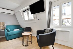 Apartment | Living area - Quiet Studio - 2P - Sentier (Paris)