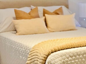 Family Studio Suite, Mountain View | Desk, laptop workspace, blackout drapes, free WiFi - Mansionality Loftd (Tlalpujahua)