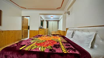 Superior Room, Garden View | Desk, laptop workspace, free WiFi