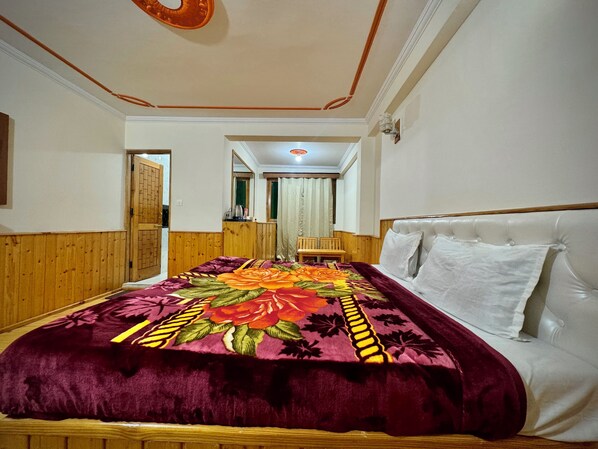 Superior Room, Garden View | Desk, laptop workspace, free WiFi - Suraj Cottage by The Himalayan Stories (Manali)