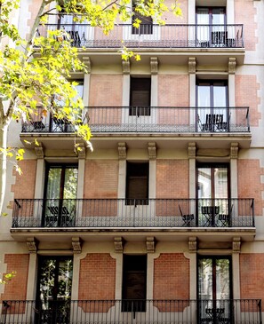 Front of property - Uma Suites Sagrada Familia (Barcelona)