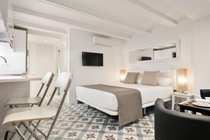 Studio | Iron/ironing board, free WiFi - Uma Suites Sagrada Familia (Barcelona)