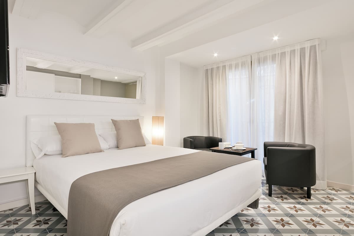 Studio | 2 bedrooms, iron/ironing board, free WiFi