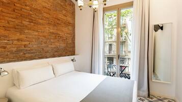 Deluxe appartement, uitzicht op de stad | 2 slaapkamers, een strijkplank/strijkijzer, gratis wifi