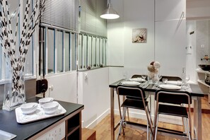 Comfort Apartment, City View | Private kitchen
