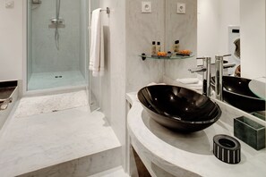 Comfort Apartment, City View | Bathroom - Beauregard Central (Paris)