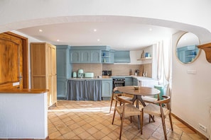 Apartment | Private kitchen - Charming Apartment Heart of Suquet (Cannes)