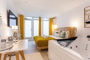Apartment | 1 bedroom, laptop workspace, bed sheets - Love Room - 2P With Jacuzzi (Paris)