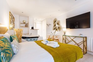 Apartment | 1 bedroom, laptop workspace, bed sheets - Love Room - 2P With Jacuzzi (Paris)