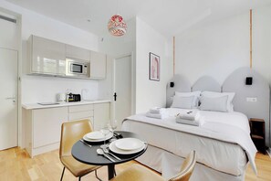 Apartment | 1 bedroom, laptop workspace, bed sheets