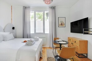 Apartamento | 1 quarto, espaço de trabalho para notebook, roupa de cama