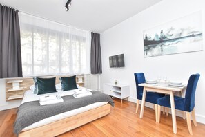 Apartment | 1 Schlafzimmer, laptopgeeigneter Arbeitsplatz, Bettwäsche
