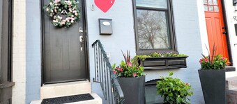 Cozy Home Away From Home Sleeps 8, has 3 bthrms, & lots of amenities to enjoy!