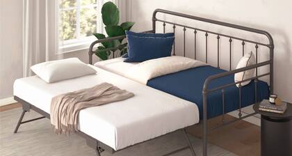 Cozy Home Away From Home Sleeps 8, has 3 bthrms, & lots of amenities to enjoy!