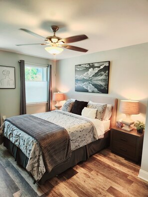 3 bedrooms, desk, iron/ironing board, free WiFi
