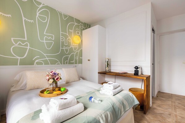 Apartment | 1 bedroom, laptop workspace, iron/ironing board, bed sheets