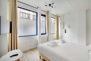 Apartment | 1 bedroom, bed sheets - Newly Renovated PMR Appartement Hotel Residence (Paris)
