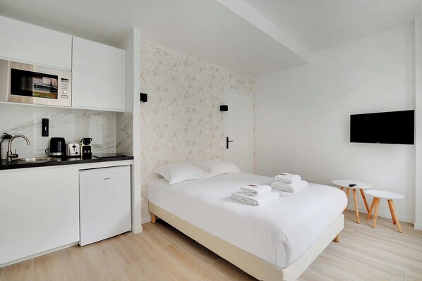 Apartment | 1 bedroom, bed sheets - Newly Renovated PMR Appartement Hotel Residence (Paris)