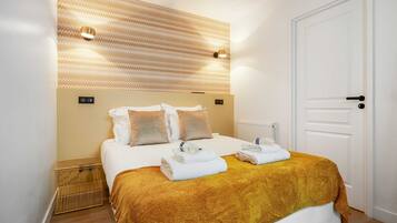 Apartment | 2 bedrooms, laptop workspace, bed sheets