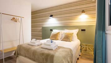 2 habitaciones, espacio para trabajar con laptop y ropa de cama
