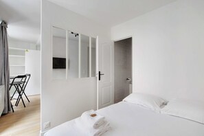 Apartamento | 1 quarto, espaço de trabalho para notebook