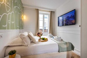 1 chambre, fer et planche à repasser, draps fournis