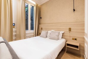 Apartment | 1 bedroom, laptop workspace, bed sheets - Modern Studio Near Place de la Nation (Paris)