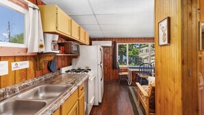 Coffee/tea maker, fridge, microwave, stovetop
