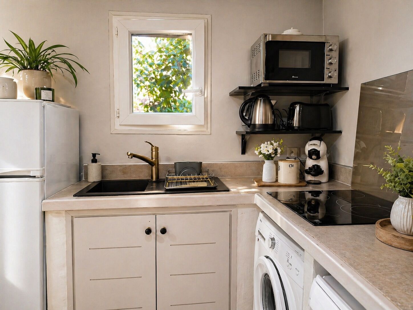 Fridge, oven, stovetop, dishwasher