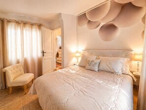 3 bedrooms, WiFi, bed sheets