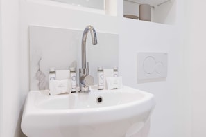 Apartment | Bathroom