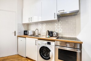 Apartment | Private kitchen - Lovely Studio Near Eiffel Tower (Paris)