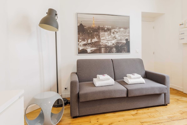 Apartment | Living area - Lovely Studio Near Eiffel Tower (Paris)