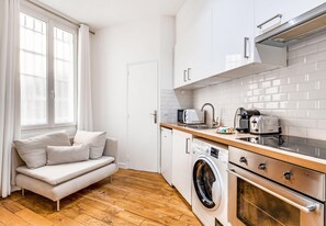 Apartment | Private kitchen - Lovely Studio Near Eiffel Tower (Paris)