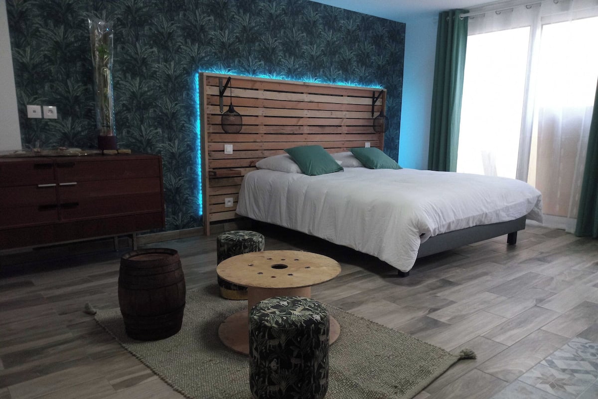 1 habitación y espacio para trabajar con laptop