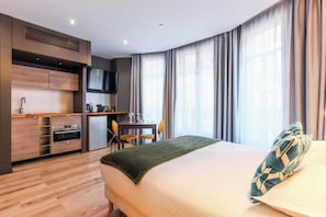 1 bedroom, iron/ironing board, bed sheets - Luxurious Studio - 2P - Passy (Paris)