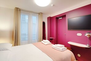 1 bedroom, laptop workspace, iron/ironing board, bed sheets - Intimate Studio - 2P - Republique (Paris)