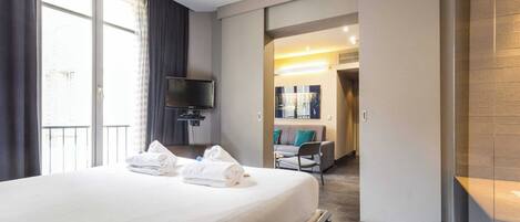 1 bedroom, bed sheets