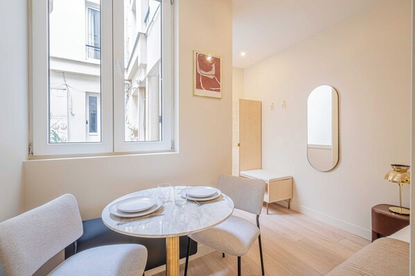 Apartment | Dining - Cosy Studio for 2P - Le Bon Marche (Paris)