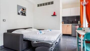 1 bedroom, iron/ironing board, bed sheets