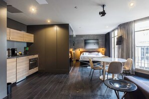 1 bedroom, iron/ironing board, bed sheets - Elegant Studio - 4P - Passy / Tour Eiffel (Paris)