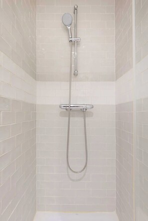 Apartment | Bathroom - Charming Studio Apartment for 2 - Bastille (Paris)