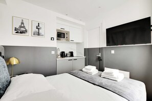 Apartment | 1 bedroom, laptop workspace, iron/ironing board, bed sheets