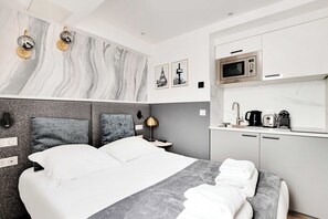 Apartment | 1 bedroom, laptop workspace, iron/ironing board, bed sheets - Comfort for 2P With A/C - Near Montmartre (Paris)