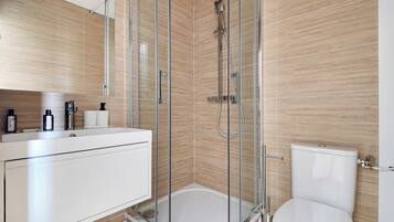 Apartment | Bathroom | Towels