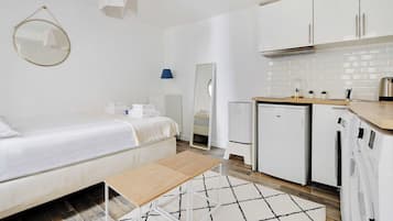 1 habitación y espacio para trabajar con laptop