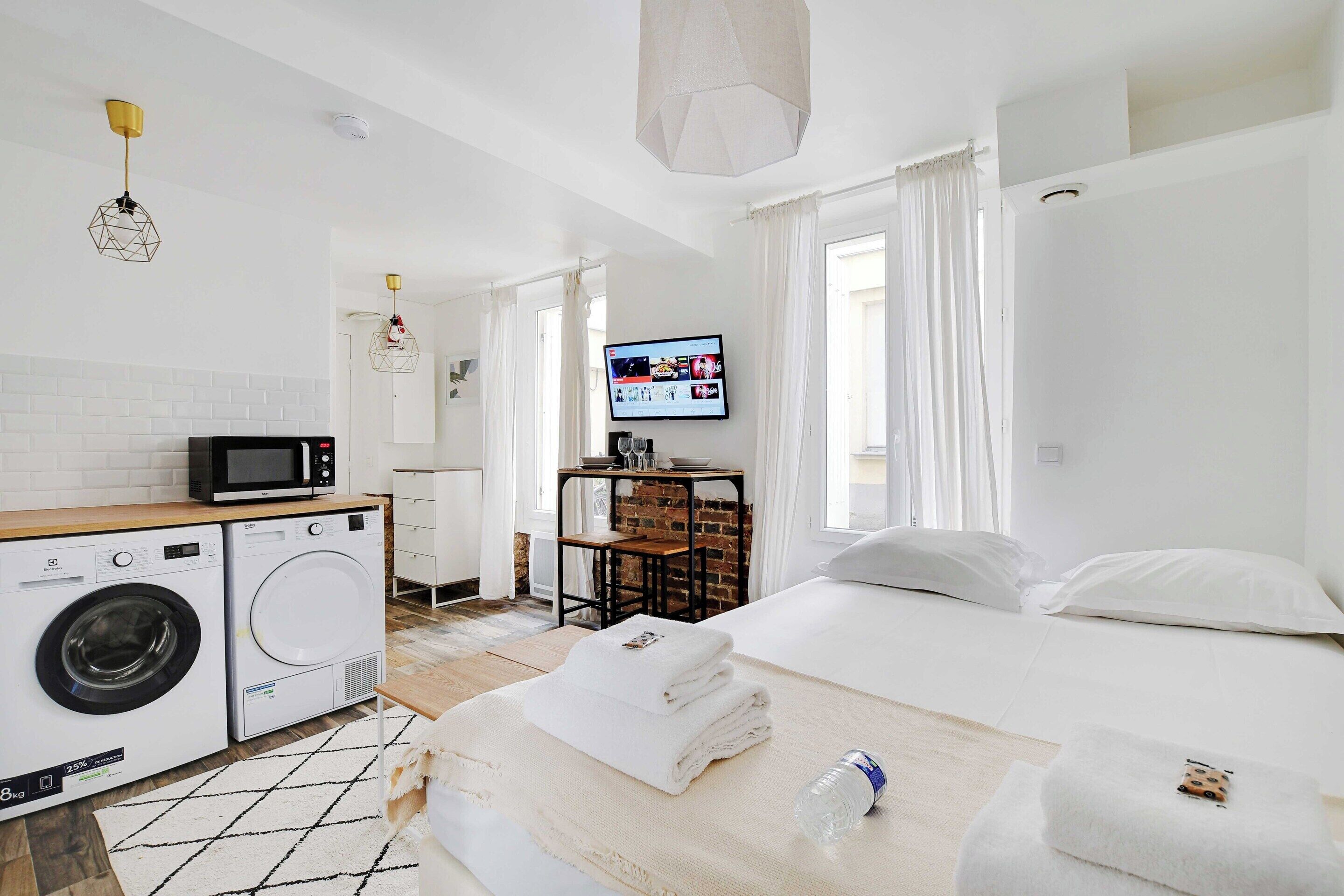 1 habitación y espacio para trabajar con laptop 