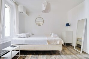 Apartment | 1 bedroom, laptop workspace, iron/ironing board, bed sheets - Charming Studio - 2P - Atelier des Lumieres (Paris)