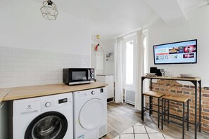 Interior - Charming Studio - 2P - Atelier des Lumieres (Paris)